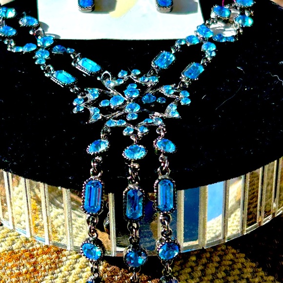 Beautiful Blue 2 PC  Chandelier Necklace and  Earring New Loaded Glitz - Picture 13 of 13